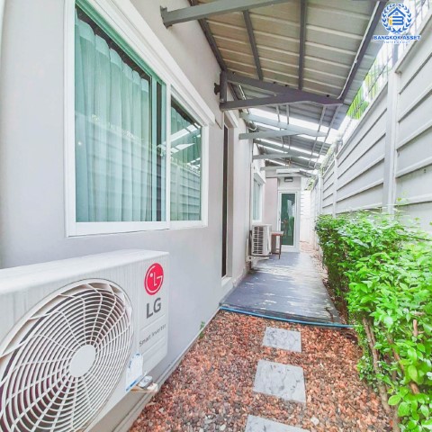 *****บ้านเดี่ยวมือสองย่านนนทบุรี ม.เพอร์เฟคเพลส รัตนาธิเบศร์ เฟส3 หลังมุม! เนื้อที่มากถึง 52.2 ตร.ว. ฟังก์ชัน 3 ห้องนอน 3 ห้องน้ำ 2 ที่จอดรถ บ้านพร้อมอยู่ ต่อเติมเต็มพื้นที่ หน้าบ้านเป็นสวน บนทำเลดี ใกล้เซ็นทรัลรัตนาธิเบศร์, ทางด่วน "งามวงศ์วาน" และรถไฟฟ้าสายสีม่วง "สถานีไทรม้า"